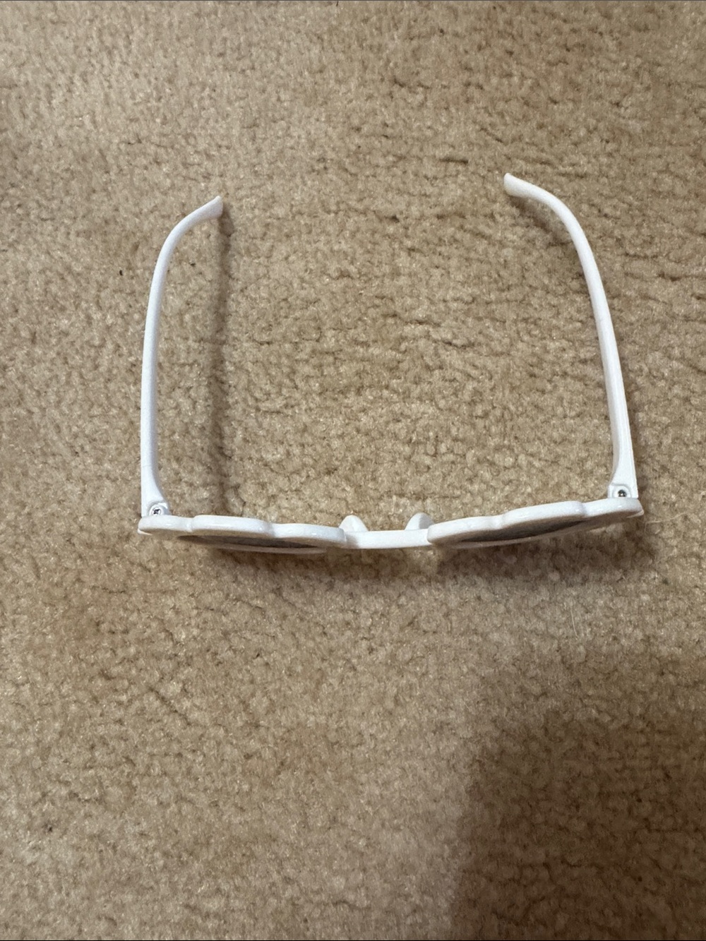 Kids White Flower-Shaped Sunglasses - Picture 2 of 4
